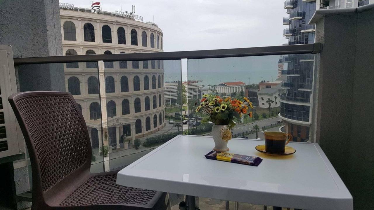 Lia'S Apartment In Orbi Батуми Экстерьер фото